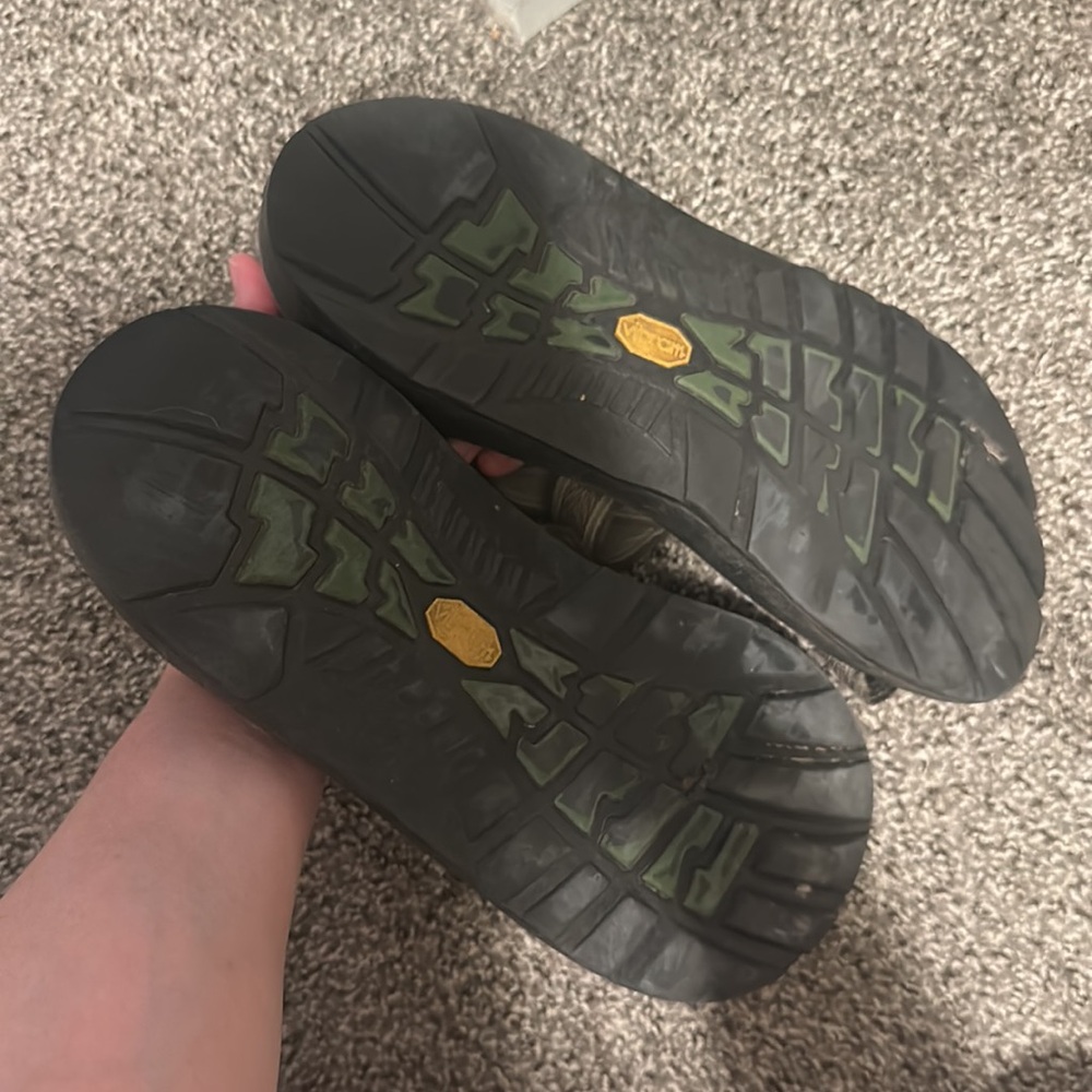 Chacos - Picture 3 of 3